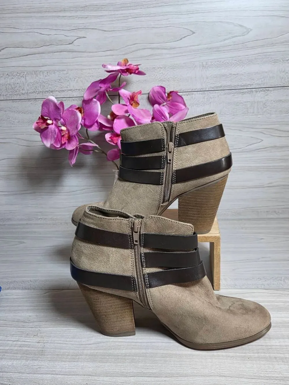 Carlos by Carlos Santana Hollie Buckle Ankle Booties Taupe Tan 9.5M